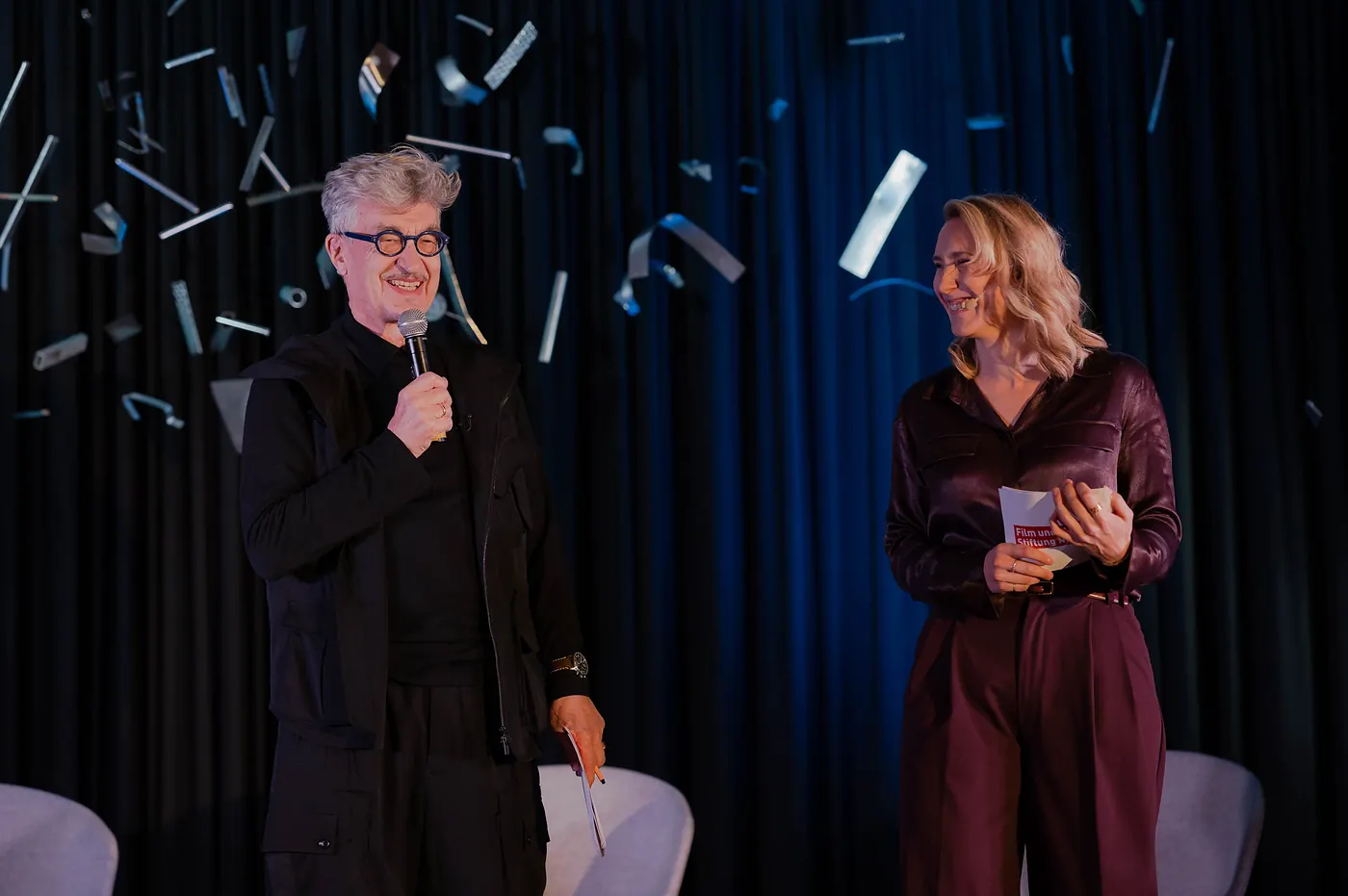 Desirée Ackermann mit Regisseur Wim Wenders bei der Vergabe des Wim Wenders Stipendiums