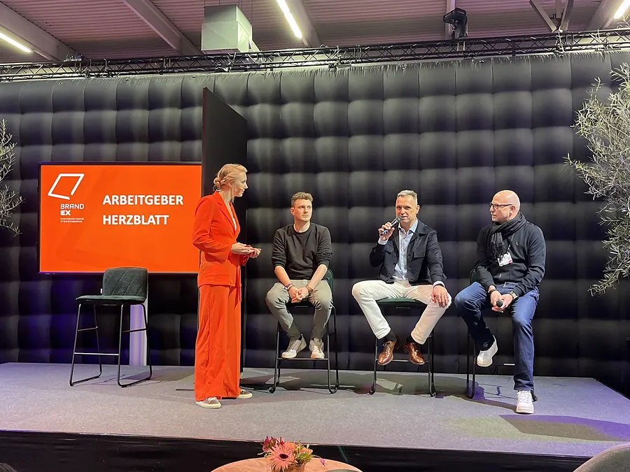 Desirée Ackermann moderiert das Arbeitgeberherzblatt auf der Best Of Events