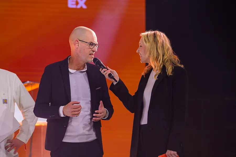 Desirée Ackermann im Gespräch auf der Bühne der BrandEx Night