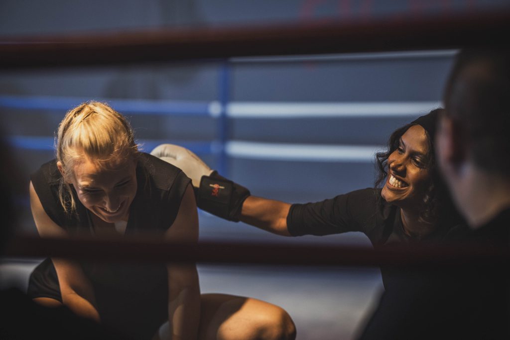 Desirée Ackermann, Dena Abay